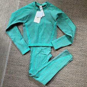 NWT Fabletics Seamless Dot Cropped Long-Sleeve
Top & Ultra High-Waisted Legging